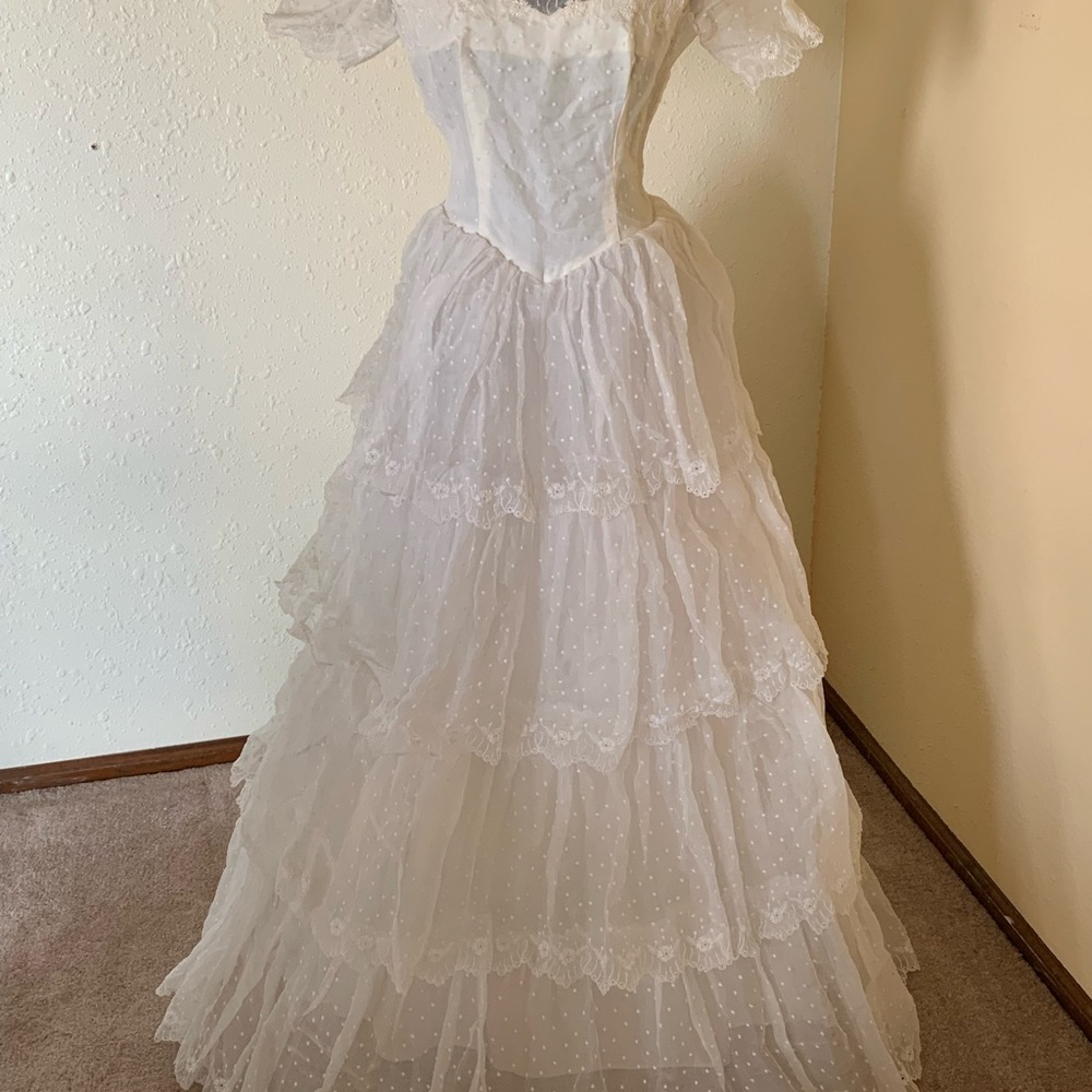 Vintage 1950s tiered lace white Wedding Dress